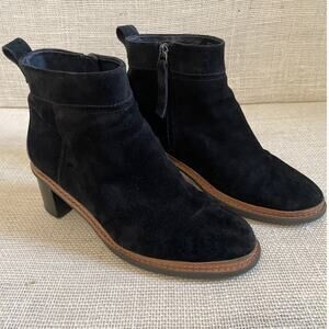 Clarks Black Suede/Leather Black and Tan Ankle Boots, Lugsole, Ladies size 9